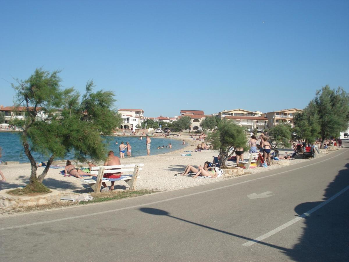 Apartments Oresic Vir Esterno foto