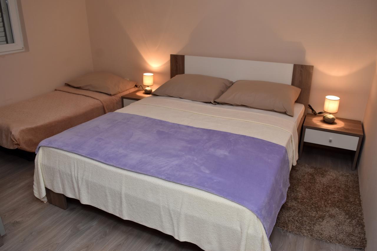 Apartments Oresic Vir Esterno foto