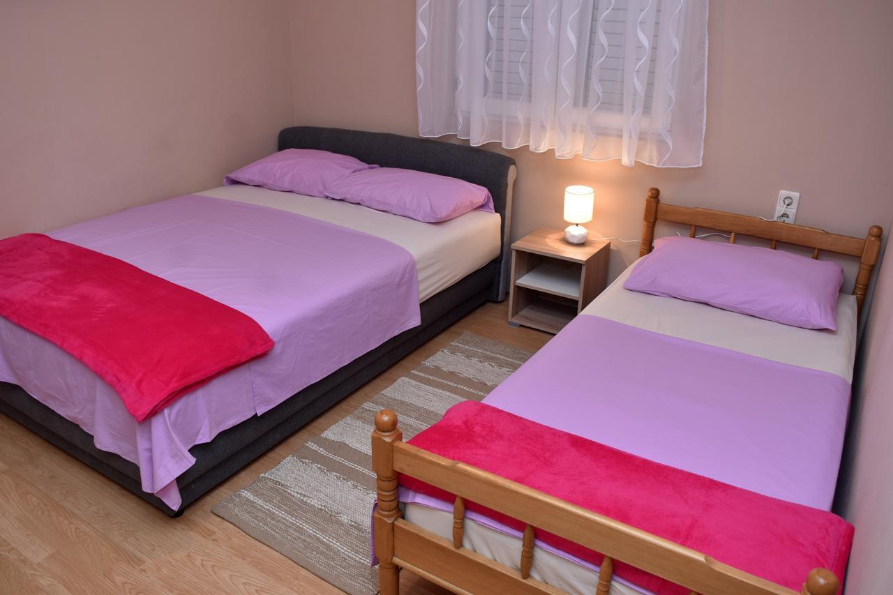 Apartments Oresic Vir Esterno foto