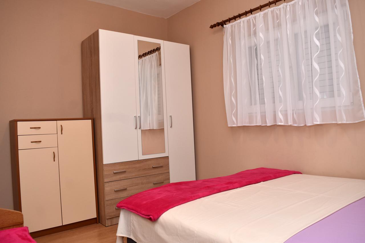 Apartments Oresic Vir Esterno foto