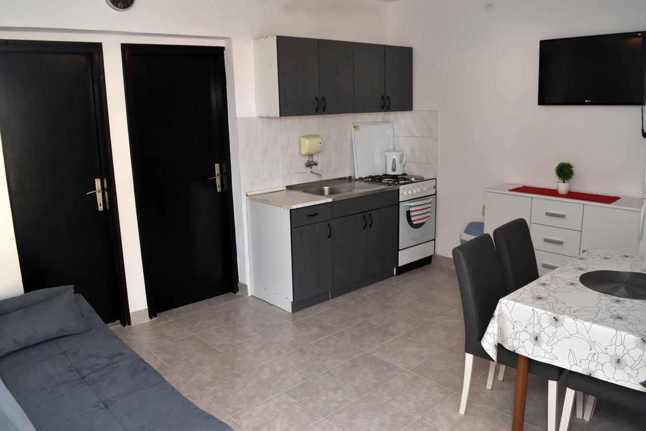 Apartments Oresic Vir Esterno foto