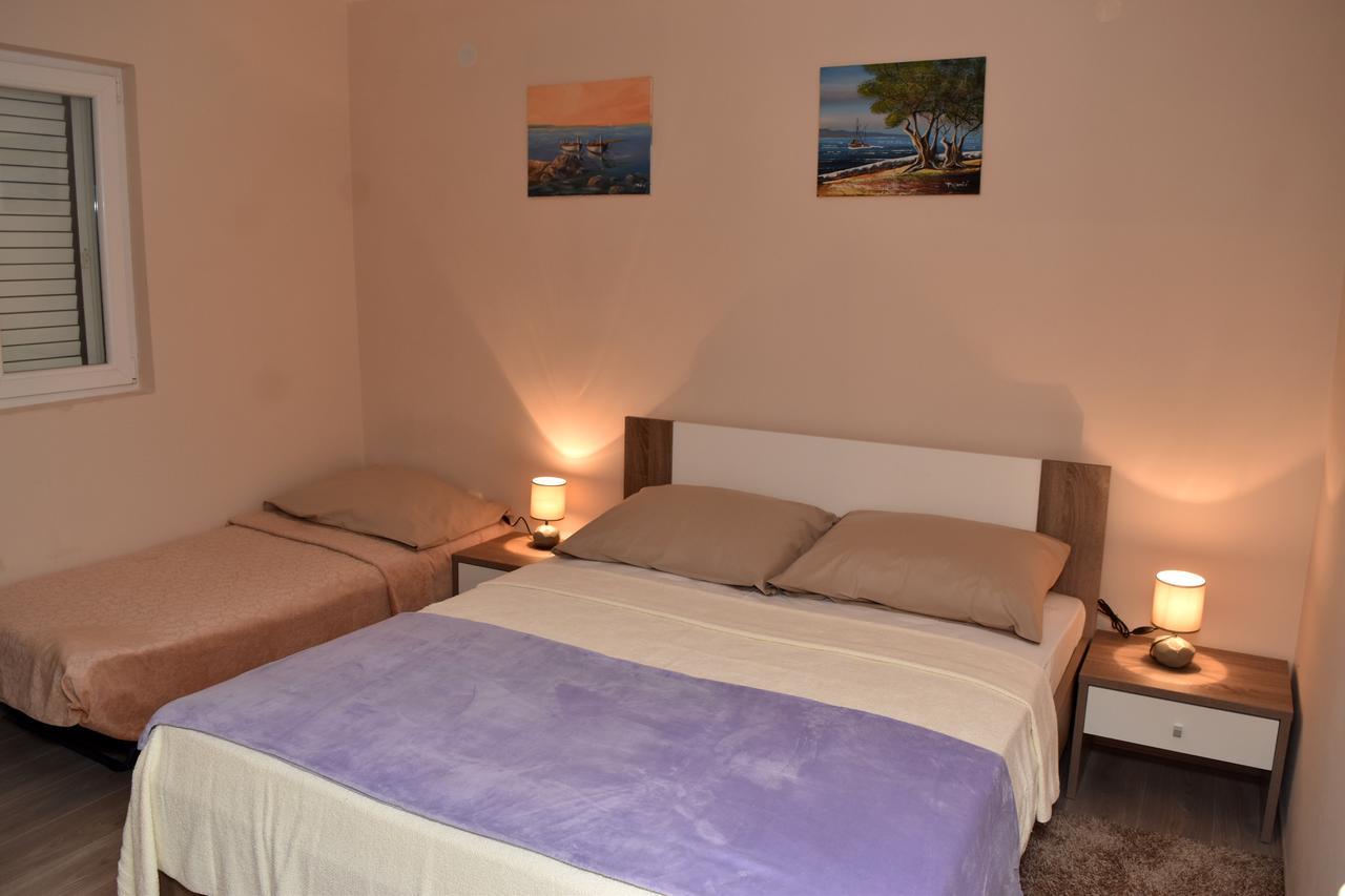 Apartments Oresic Vir Esterno foto